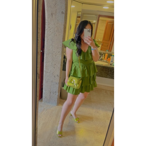 Ruffle green dress 👗 - Picture 3 of 3